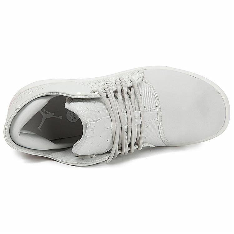 Shop Air Jordan 一等座 "輕骨灰" AJ7312-015