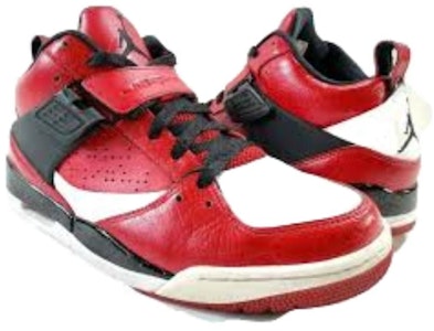 Air Jordan Flight 45 'Merah Gym Putih' 644846-601 Lookbook Air Jordan Flight 45 'Merah Gym Putih' 644846-601