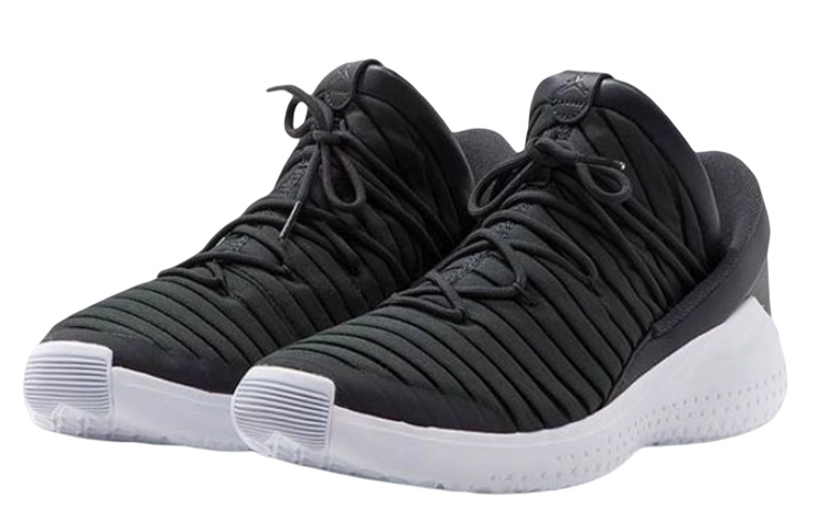 Lookbook 에어 조던 플라이트 럭스 안트라사이트/블랙/화이트 919715-005