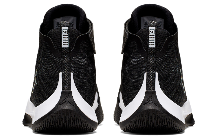 Shop 喬丹 Fly Unlimited 高筒 復古籃球鞋 男款 黑白