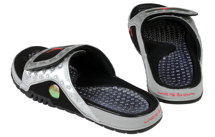 Lookbook Air Jordan Hydro 13 Retro Slide 'Perak Metalik' 684915-021