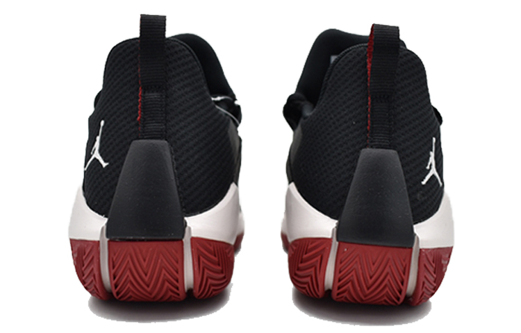 Lookbook Air Jordan 跳躍者奔馳 PF 黑紅