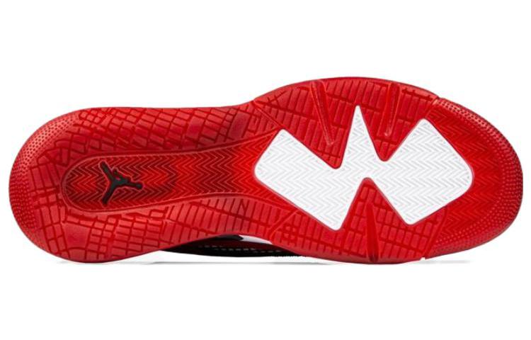 Sizing Air Jordan Mars 270 Low ''Bred'' Sneakers CK1196-600