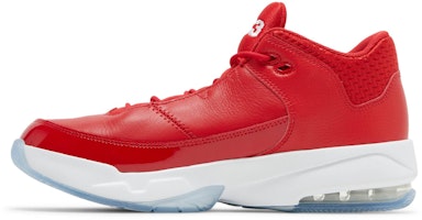 Air Jordan Max Aura 3 'Merah Universiti' CZ4167-600 Lookbook Air Jordan Max Aura 3 'Merah Universiti' CZ4167-600