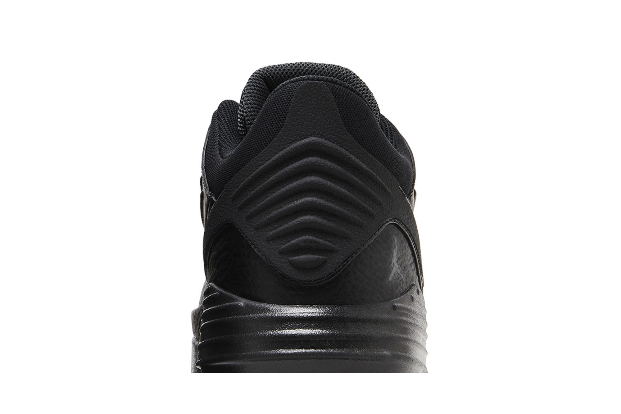Sizing Air Jordan Max Aura 5 ''Noir Anthracite'' DZ4353-001