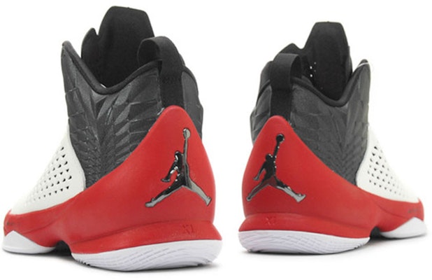 Air Jordan Melo M11 'Hitam Putih' 717101-101 Lookbook Air Jordan Melo M11 'Hitam Putih' 717101-101