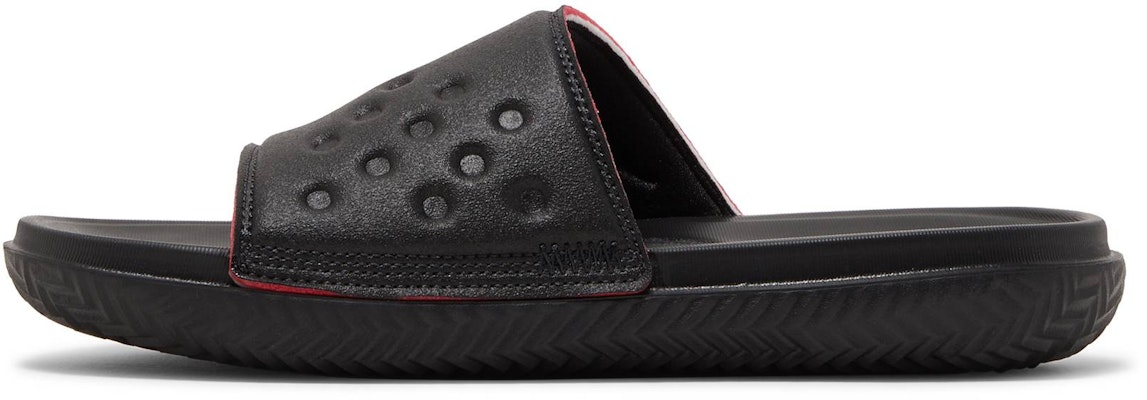 Air Jordan Play Slide 'Hitam University Red' DC9835-060 Lookbook Air Jordan Play Slide 'Hitam University Red' DC9835-060