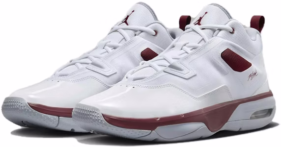 에어 조던 스테이 로열 3 화이트 팀 레드 FB1396-160 Lookbook 에어 조던 스테이 로열 3 화이트 팀 레드 FB1396-160