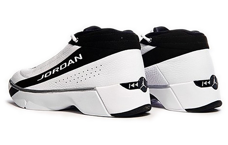 Lookbook Air Jordan Team Showcase "Argent Métallique" CD4150-100