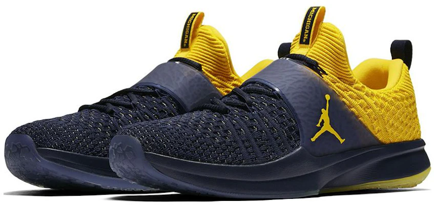 Air Jordan 訓練鞋 2 Flyknit '密西根' 921210-407 Lookbook Air Jordan 訓練鞋 2 Flyknit '密西根' 921210-407