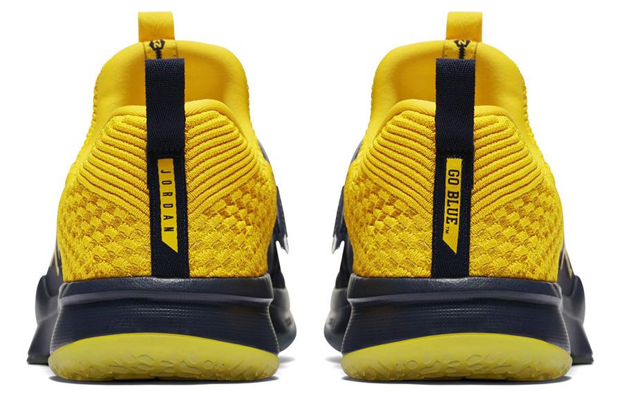 Shop Air Jordan 訓練鞋 2 Flyknit '密西根' 921210-407