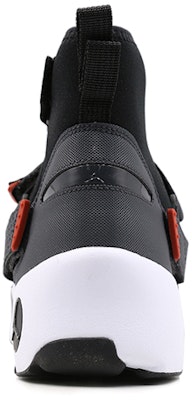 Air Jordan Trunner LX 高筒黑白款 Shop Air Jordan Trunner LX 高筒黑白款