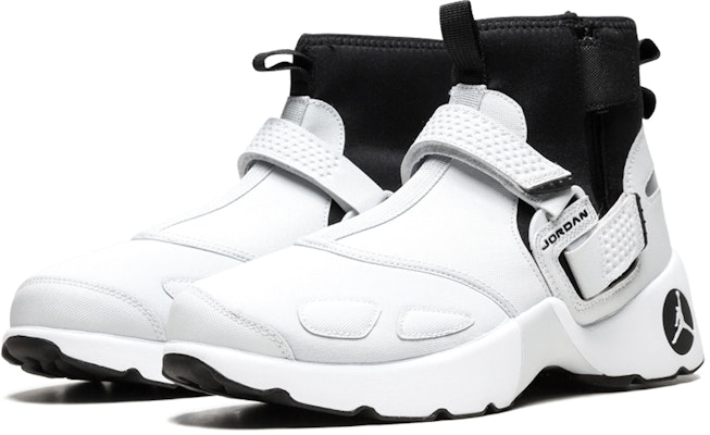 耐克 Air Jordan Trunner LX 高帮'纯铂金' 运动鞋 AA1347-002 Lookbook 耐克 Air Jordan Trunner LX 高帮'纯铂金' 运动鞋 AA1347-002