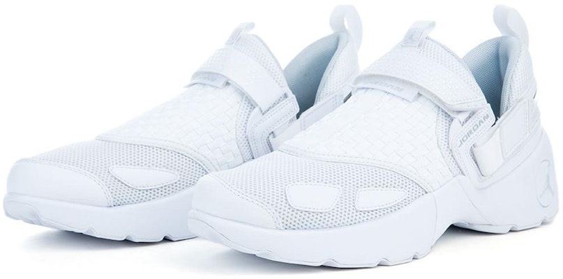 Air Jordan Trunner LX Triple White 897992-100 Lookbook Air Jordan Trunner LX Triple White 897992-100