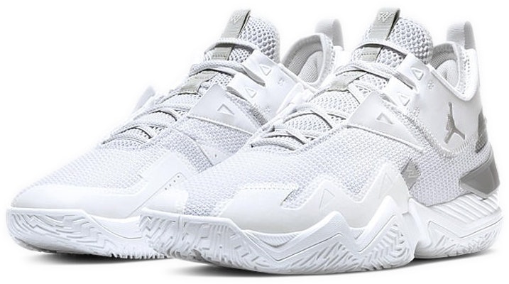 에어 조던 웨스트브룩 원 테이크 '화이트 메탈릭 실버' CJ0780-100 Lookbook 에어 조던 웨스트브룩 원 테이크 '화이트 메탈릭 실버' CJ0780-100