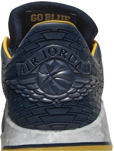 Air Jordan XXXII Low Michigan Sepatu Basket Pria AA1256-405 Sizing Air Jordan XXXII Low Michigan Sepatu Basket Pria AA1256-405