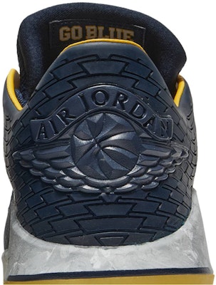 Air Jordan XXXII Low Michigan AA1256-405 Sizing Air Jordan XXXII Low Michigan AA1256-405