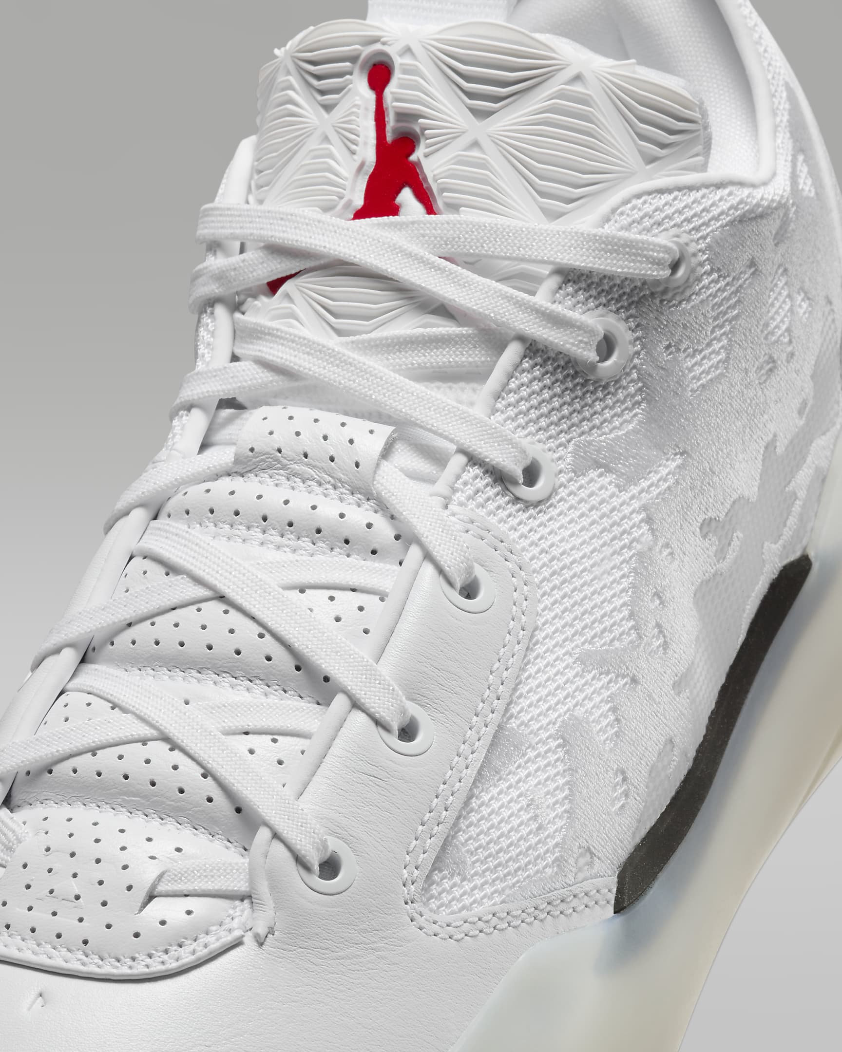 Sizing Air Jordan XXXIX PF '白黑大学'鞋款 FQ0214-106