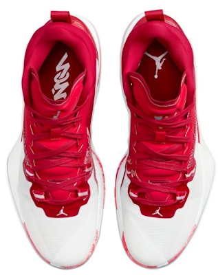 Air Jordan Zion 1 TB 'Merah Universiti' DC4208-601 Lookbook Air Jordan Zion 1 TB 'Merah Universiti' DC4208-601