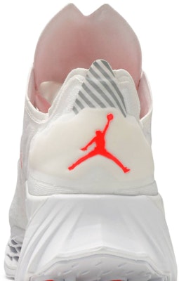 Air Jordan Zoom Trunner Ultimate 'Putih' CJ1495-100 Sizing Air Jordan Zoom Trunner Ultimate 'Putih' CJ1495-100