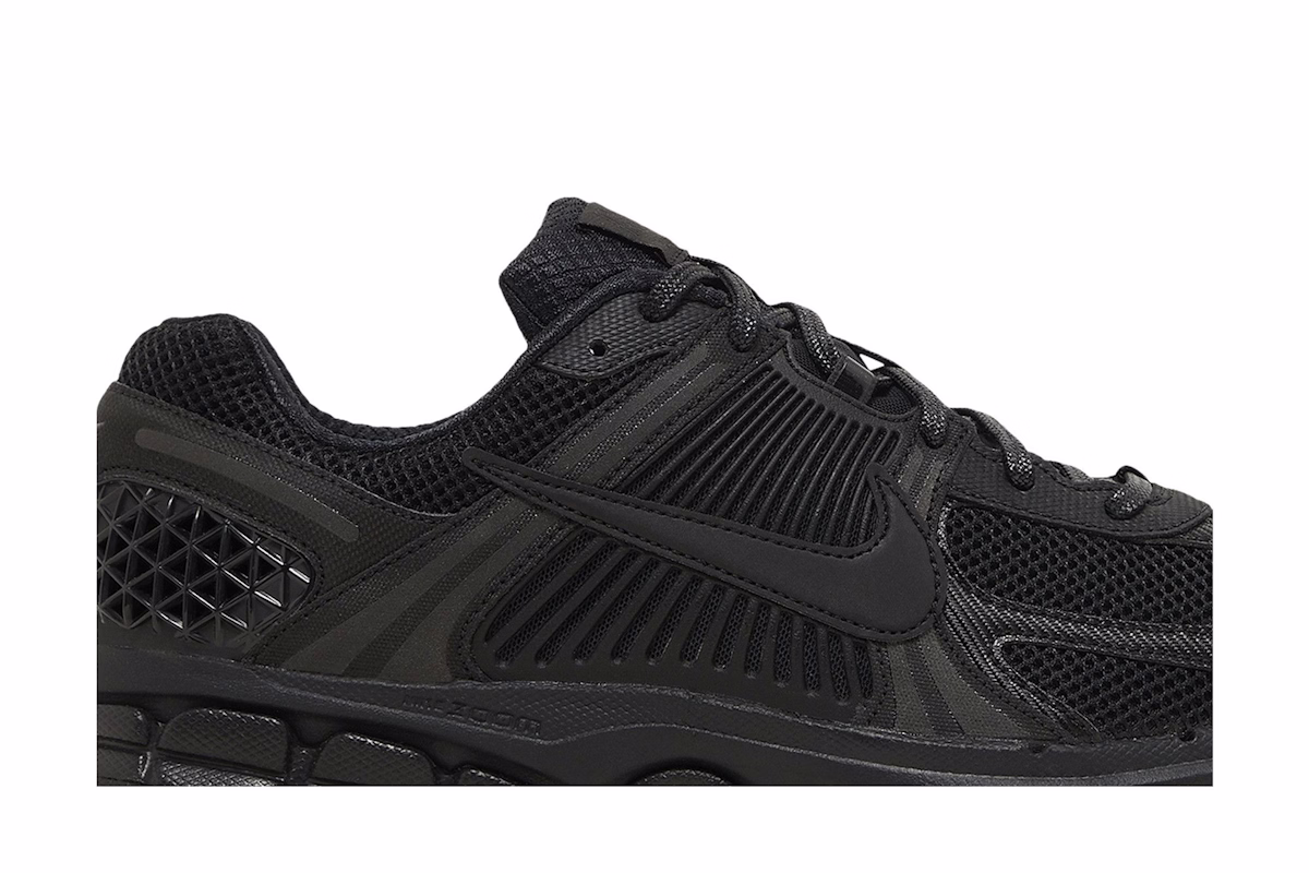 Air Zoom Vomero 5 'Triple Black'