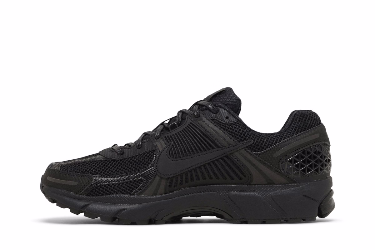Air Zoom Vomero 5 'Triple Black'