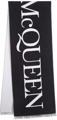 Alexander McQueen 黑色流蘇字母Logo羊毛圍巾 7090114226Q1078 Lookbook Alexander McQueen 黑色流蘇字母Logo羊毛圍巾 7090114226Q1078