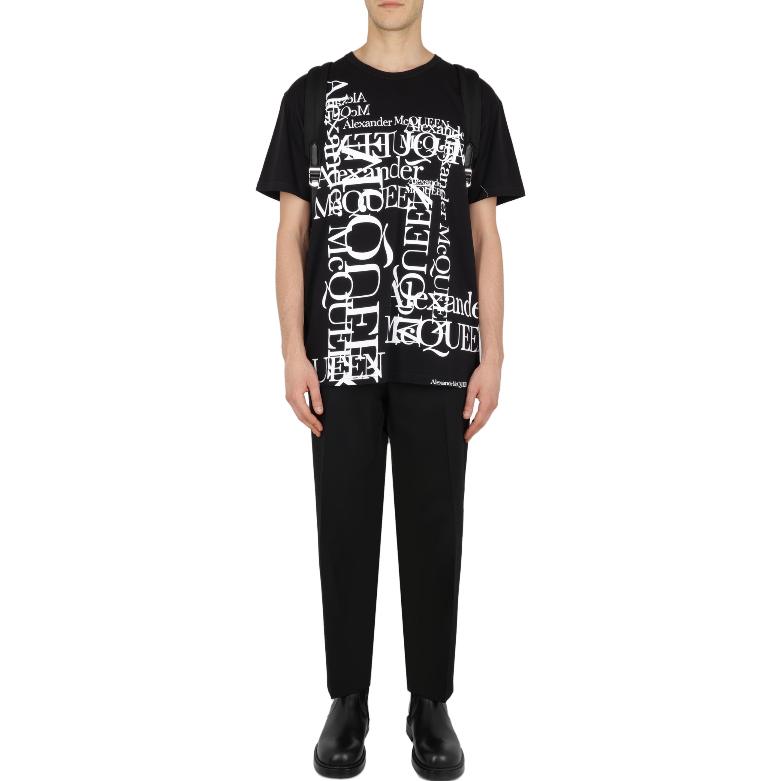 Shop Alexander McQueen Kemeja-T Leher Bulat Cetakan Huruf Hitam Kasual. 759452-QVZ33-0901