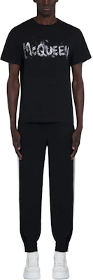 Alexander McQueen Camiseta Negra con Logo Crewneck. 794578-QTABO-0528 Lookbook Alexander McQueen Camiseta Negra con Logo Crewneck. 794578-QTABO-0528