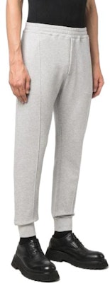 알렉산더 맥퀸 그레이 니트 조거 팬츠, 밴딩 허리 & 백 로고. 701282-QTX43-1401 Shop 알렉산더 맥퀸 그레이 니트 조거 팬츠, 밴딩 허리 & 백 로고. 701282-QTX43-1401