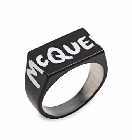 alexander-mc-queen-letter-graffiti-ring-black-684639-i11-dy-1070