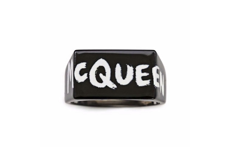 Lookbook Alexander McQueen  Letter Graffiti Ring Black 684639-I11DY-1070