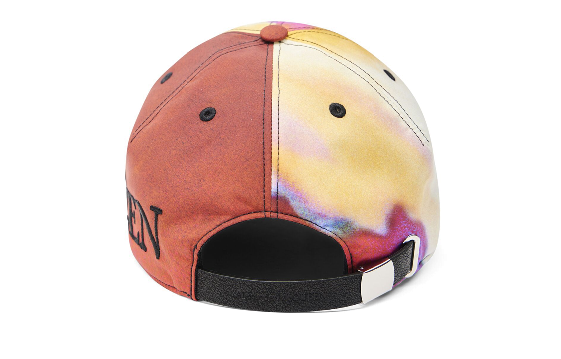 Shop Alexander McQueen Topi Duckbill Cetak Multicolor Polyamide. 7509404419Q6178