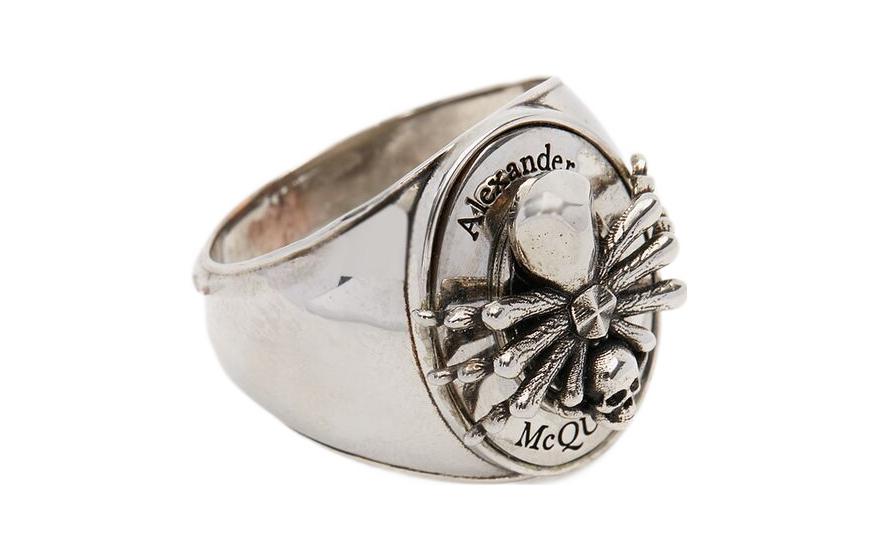 Lookbook Alexander McQueen  Silver Brass Ring with Spider and Skull Motif. 711072J160Y0446