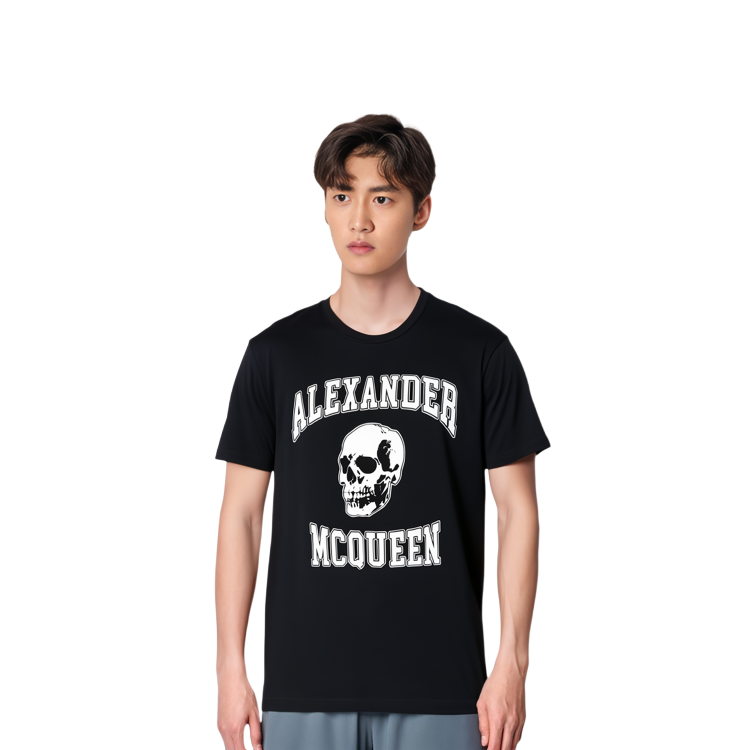 Shop Alexander McQueen Baju-T Slim Fit Leher Bulat Cetakan Skull Hitam. 759442-QTAAW-0520