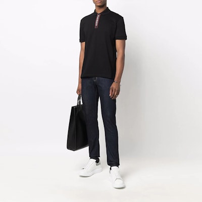 Alexander McQueen 修身款深藍牛仔褲 附實心標誌腰帶 642574-QSY48-4142 Lookbook Alexander McQueen 修身款深藍牛仔褲 附實心標誌腰帶 642574-QSY48-4142