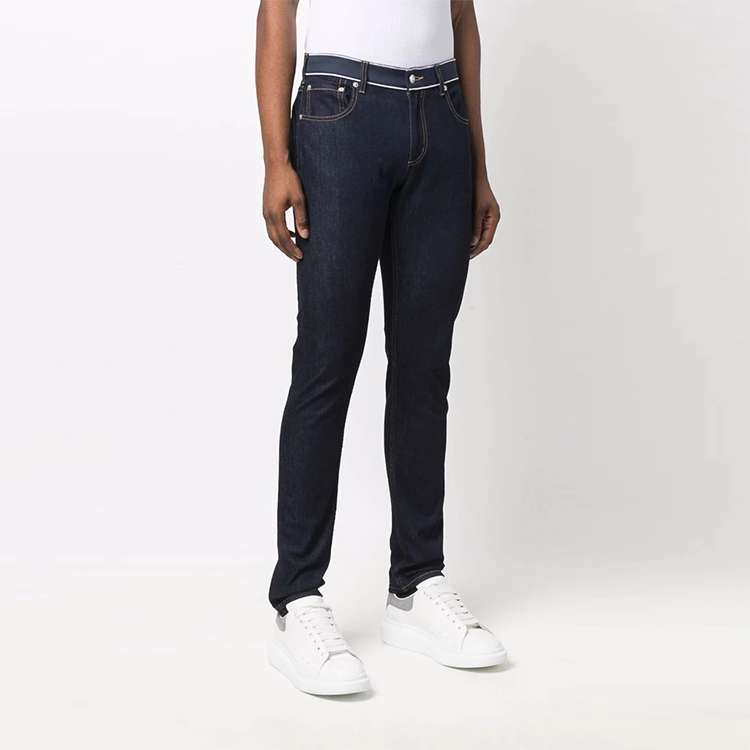 Shop Alexander McQueen 修身款深藍牛仔褲 附實心標誌腰帶 642574-QSY48-4142