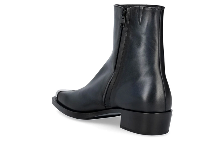 Shop Alexander McQueen 亞歷山大·麥昆 牛皮 尖頭拉鍊 短靴 黑銀色