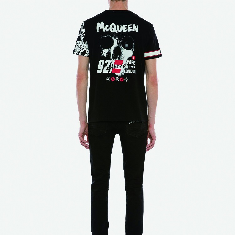 Purchase Alexander McQueen Kaos Pendek Cetak Biker Hitam 599566QOZ690901