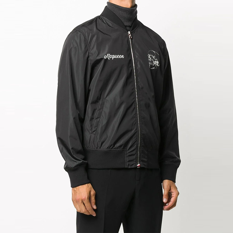 Lookbook Chaqueta Bomber Negra con Calavera Floral de Alexander McQueen 615631-QPR72