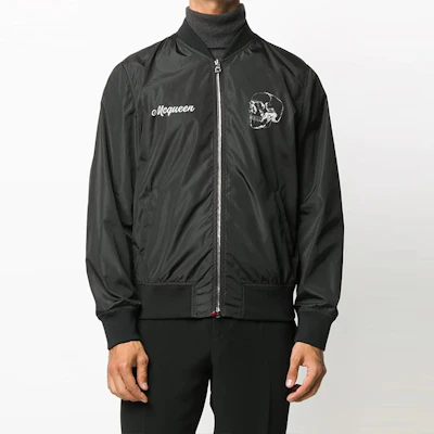 Chaqueta Bomber Negra con Calavera Floral de Alexander McQueen 615631-QPR72 Shop Chaqueta Bomber Negra con Calavera Floral de Alexander McQueen 615631-QPR72