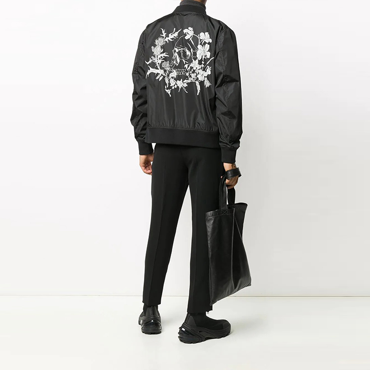 Purchase Chaqueta Bomber Negra con Calavera Floral de Alexander McQueen 615631-QPR72