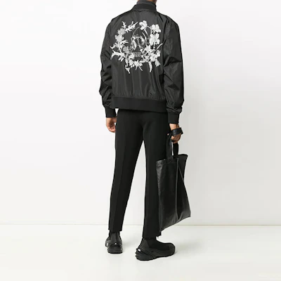 Chaqueta Bomber Negra con Calavera Floral de Alexander McQueen 615631-QPR72 Purchase Chaqueta Bomber Negra con Calavera Floral de Alexander McQueen 615631-QPR72
