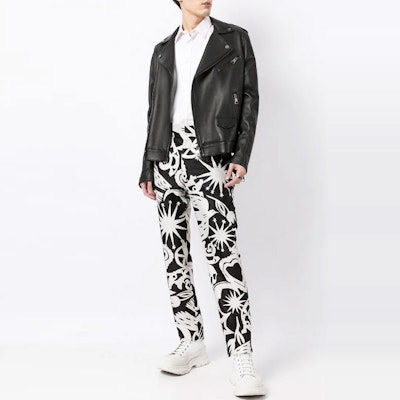 アレキサンダー・マックイーン ブラック スリムフィット 大柄デザイン カジュアルパンツ 666206-QRW80-BLACK Lookbook アレキサンダー・マックイーン ブラック スリムフィット 大柄デザイン カジュアルパンツ 666206-QRW80-BLACK