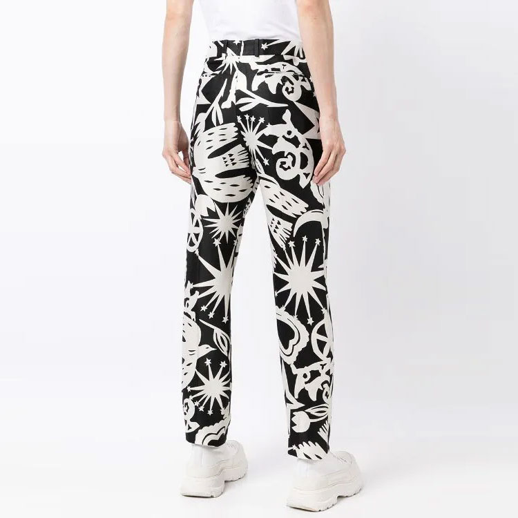 Purchase アレキサンダー・マックイーン ブラック スリムフィット 大柄デザイン カジュアルパンツ 666206-QRW80-BLACK