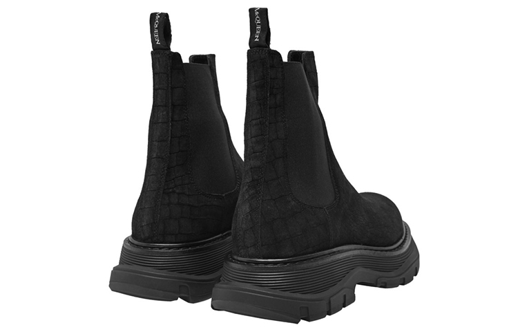 Shop Alexander McQueen Sepatu Chelsea &#x27;Core Black&#x27; 645876WHZH11000