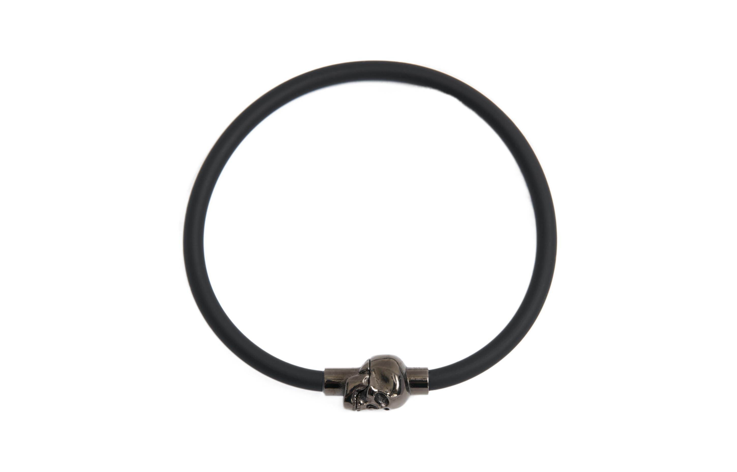 Shop アレキサンダー・マックイーン クラシック スカル ブラック ブラス ブレスレット ユニセックス 7058461AAJJ1000