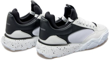 亞歷山大·麥昆 皮革 繫帶 減震 低幫 運動休閒鞋 黑白 Shop 亞歷山大·麥昆 皮革 繫帶 減震 低幫 運動休閒鞋 黑白