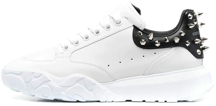 alexander-mc-queen-oversized-sneaker-black-studs-705808-wicd-59089