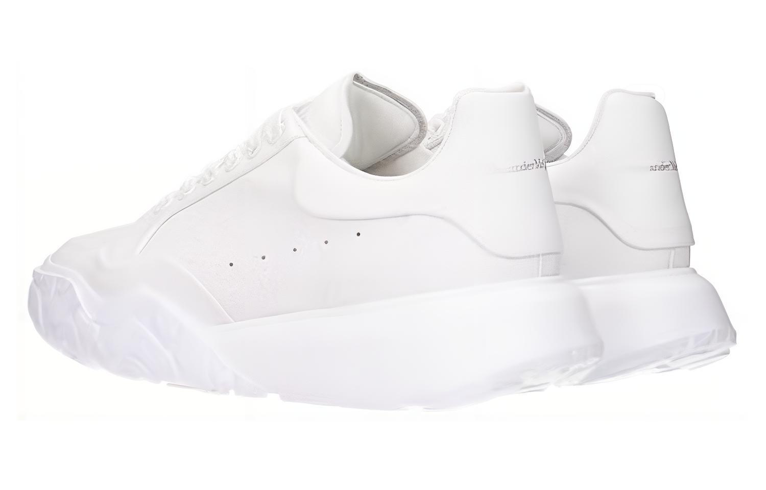 Shop Alexander McQueen亞歷山大麥昆 Court Trainer 牛皮 低幫 運動休閒鞋 男款 白色